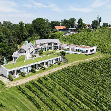 Relax Apartments An Der Lage Hochgrassnitzberg Spielfeld Bagian luar foto